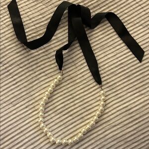 Elegant Black and White Pearl Necklace